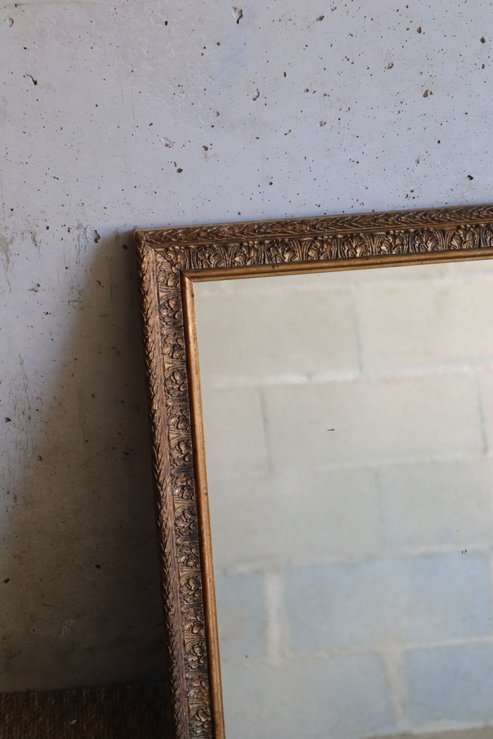 Antique mirror in wood and stucco