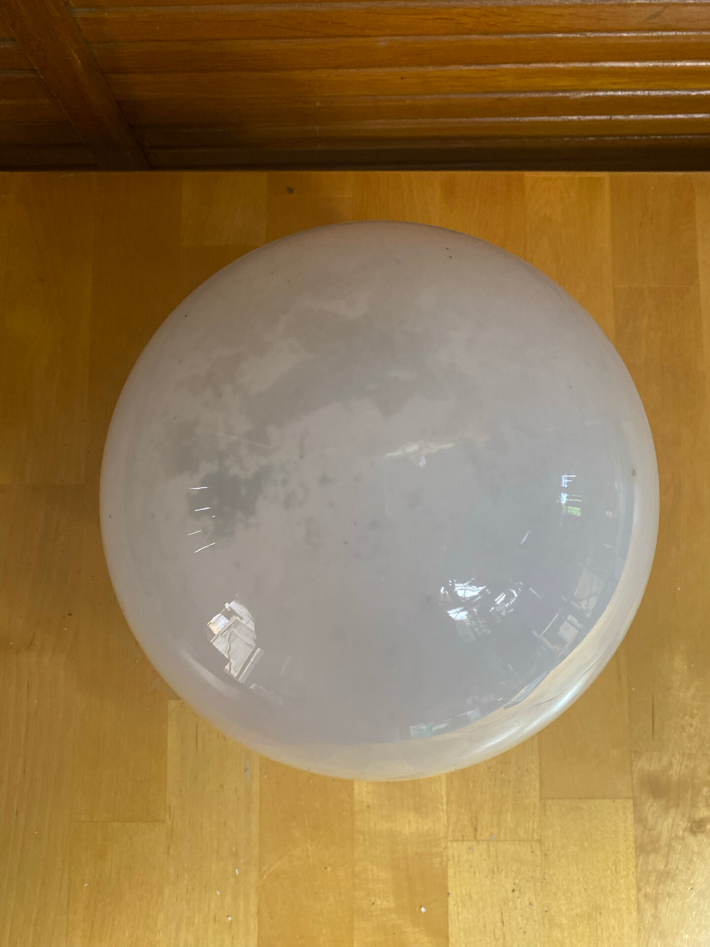 applique; Plafonnier en opaline blanche et aluminium, 1950