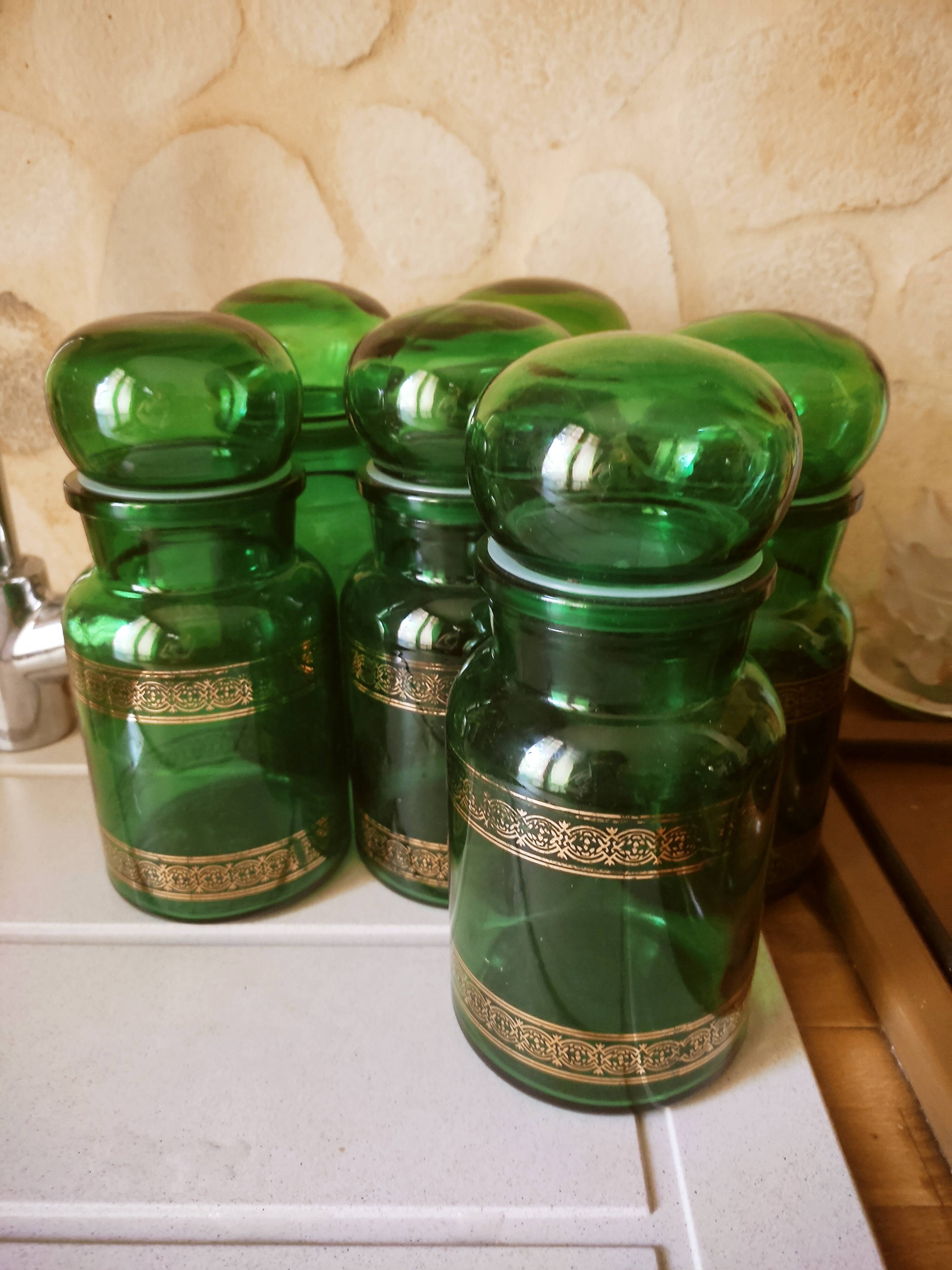 6 vials of apothecary