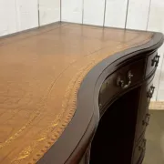 English desk with drawers from the 1950s in mahogany with a leather top.
