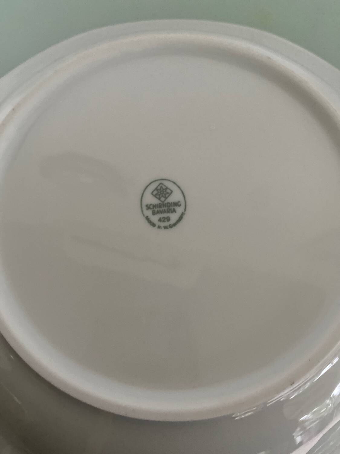 2 plats en porcelaine