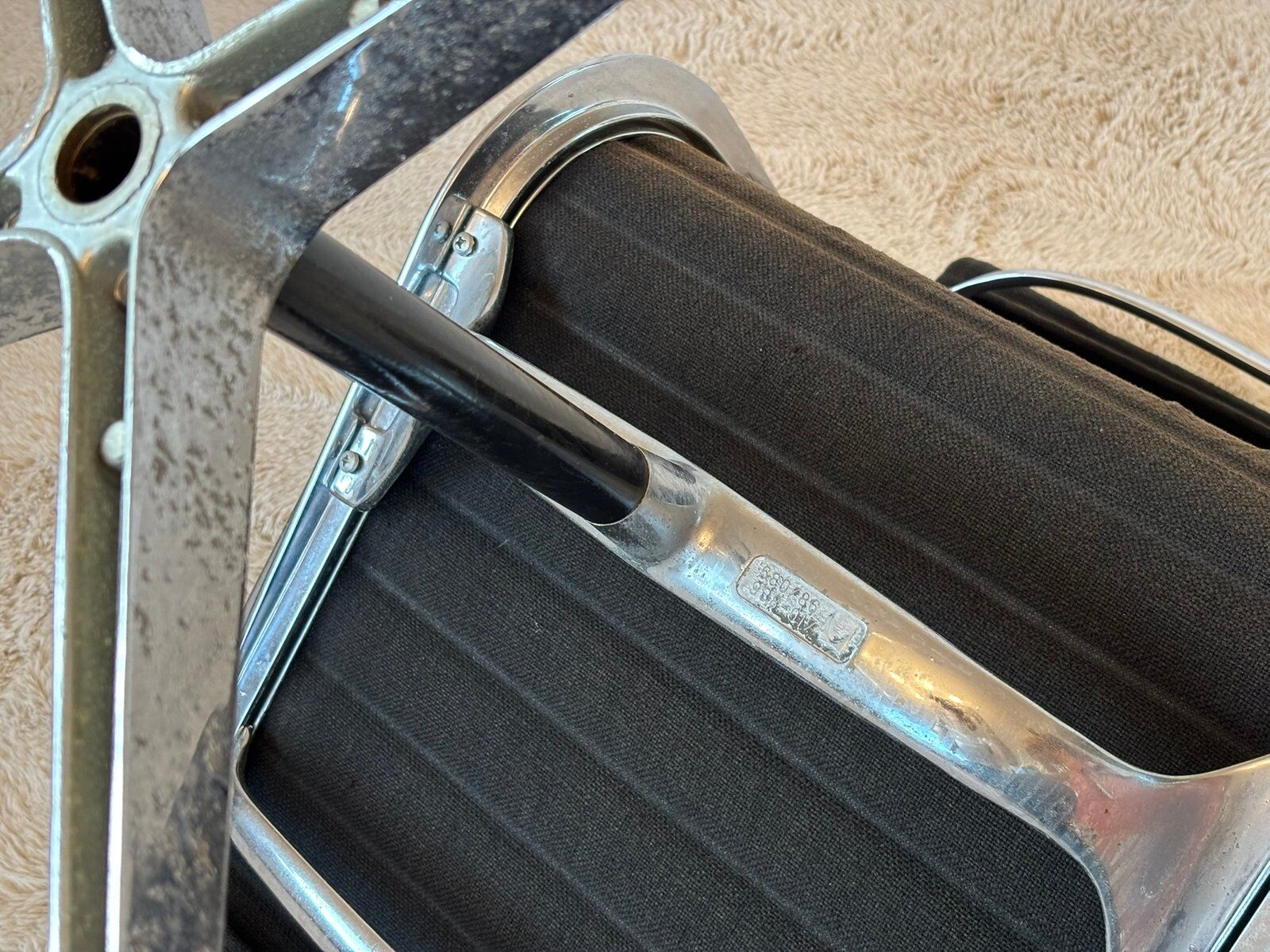 Model EA 105 aluminium chair by Eames for Herman Miller, 1970s