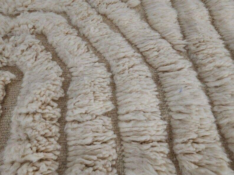 Handmade pure wool rug, size 150 x 250 cm.