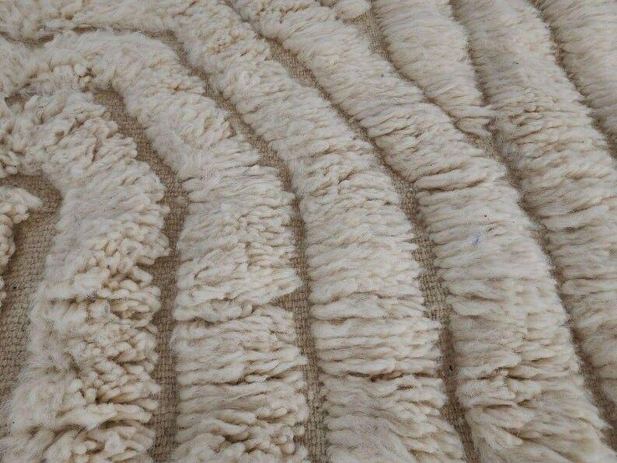 Handmade pure wool rug, size 150 x 250 cm.