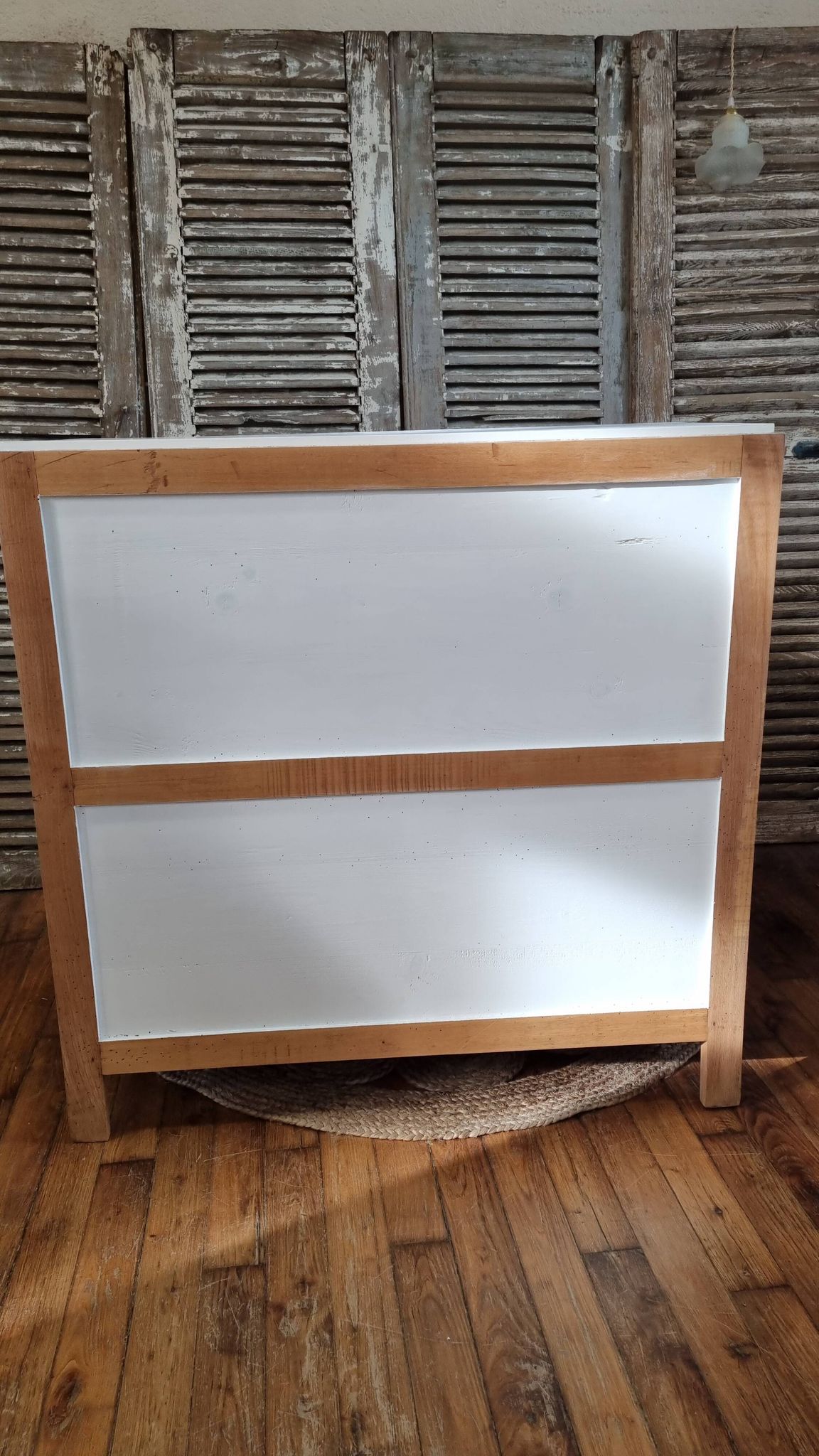 Commode blanche et bois