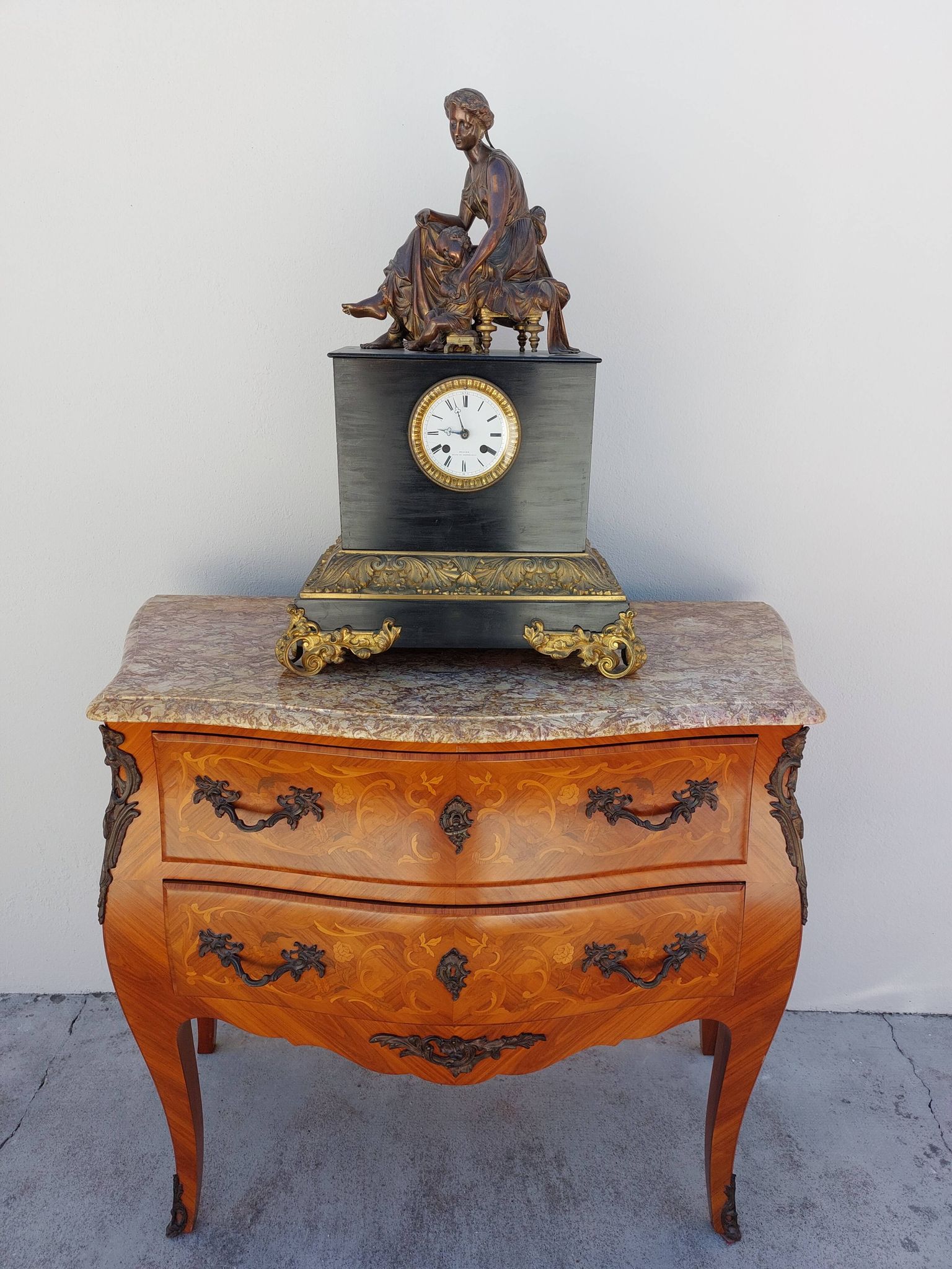 Louis XV chest of drawers in rosewood marquetry
