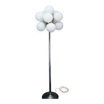Vintage Italian space age floor lamp by Reggiani, dating from the 1960s.