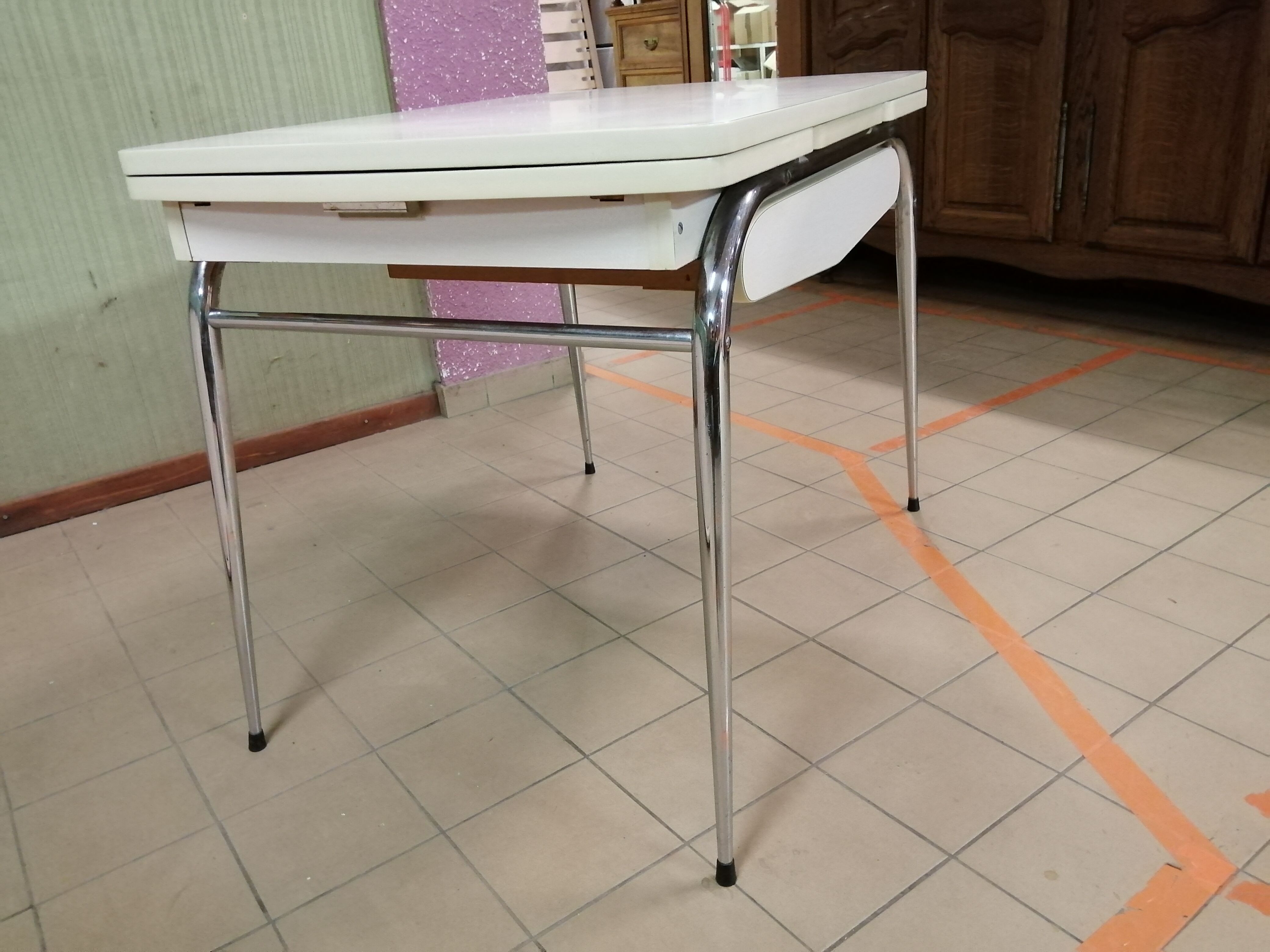 Vanilla formica table - Vintage