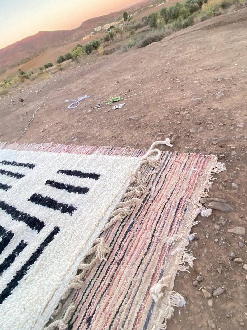 Berber rug in pure wool, size 150 x 250 cm