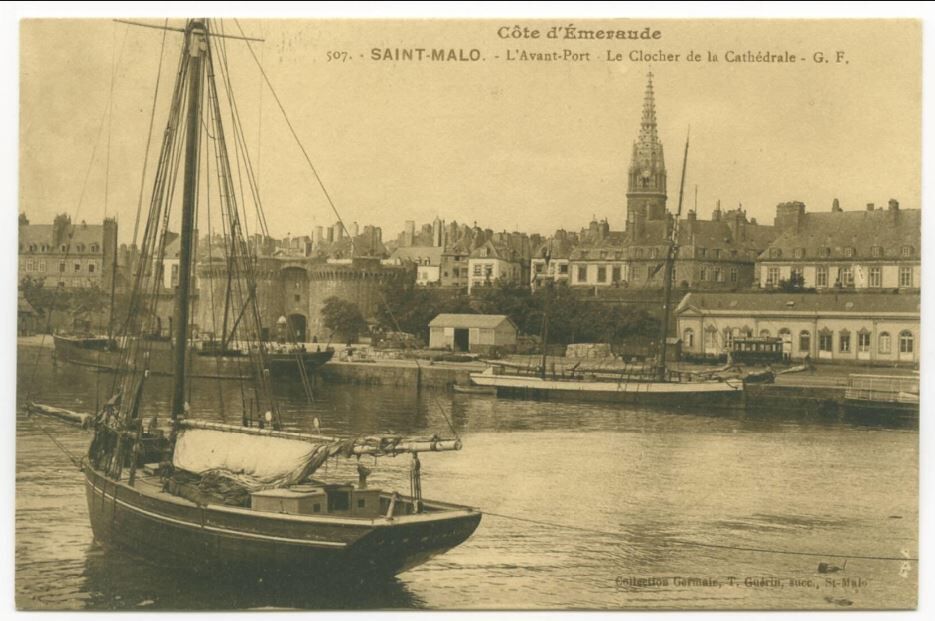 Crystal paperweight Saint-Malo vintage 1900