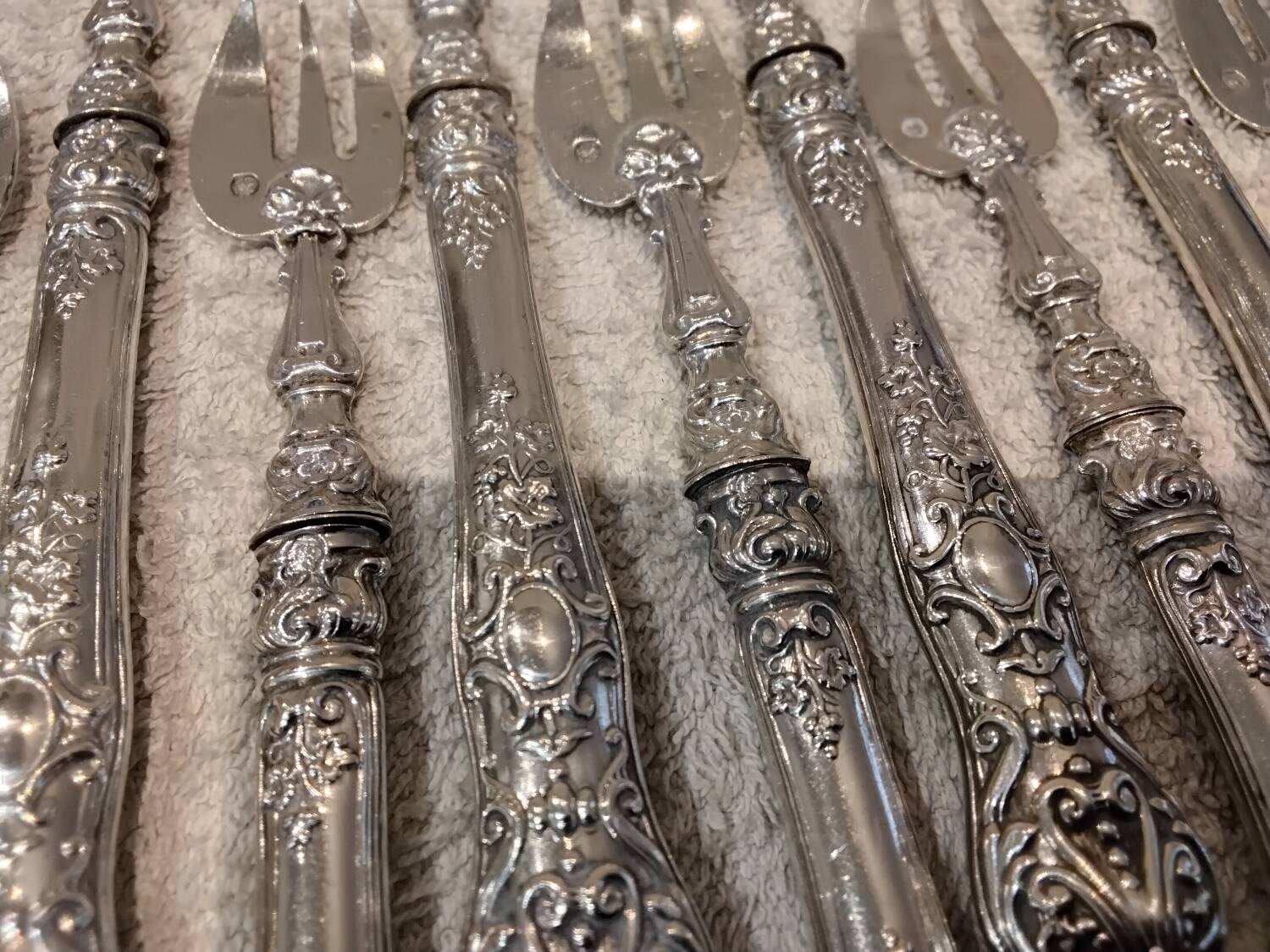 11 silver oyster forks, 800 Minerva style, Louis Philippe