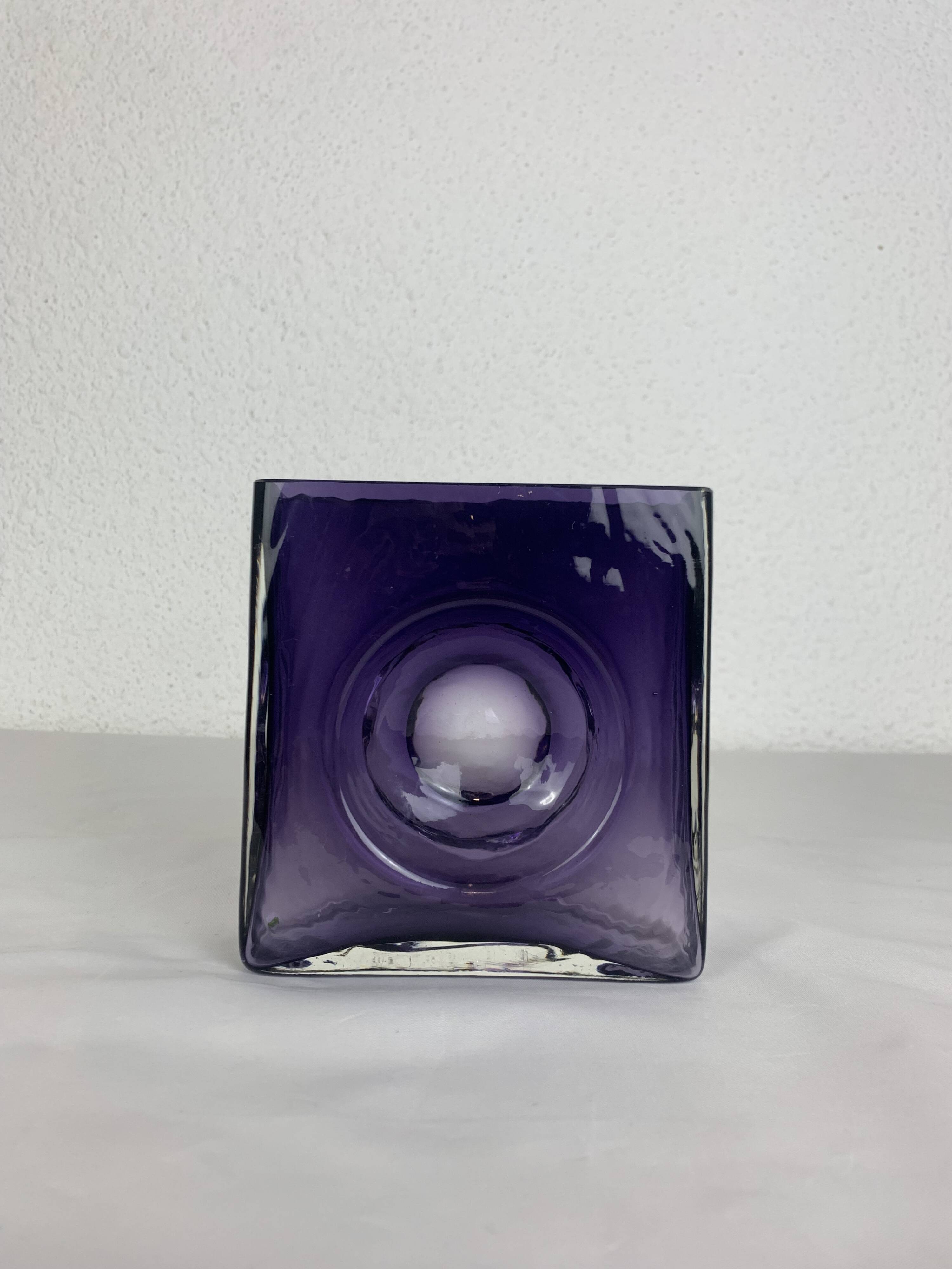 Diabolo vase signed Christian Tortu, blown glass in purple.