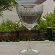 Lot de 5 verres à eau anciens en verre frise gravée.