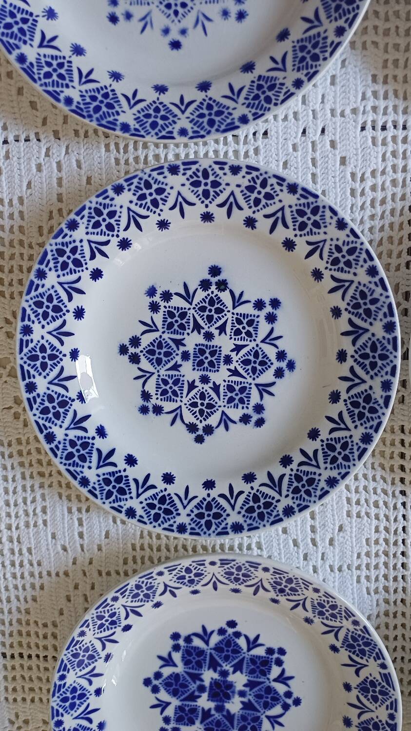 Set of 6 opaque porcelain dinner plates from St Amand