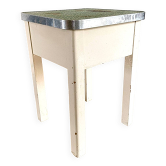 Tabouret coffre vintage en bois et assise verte