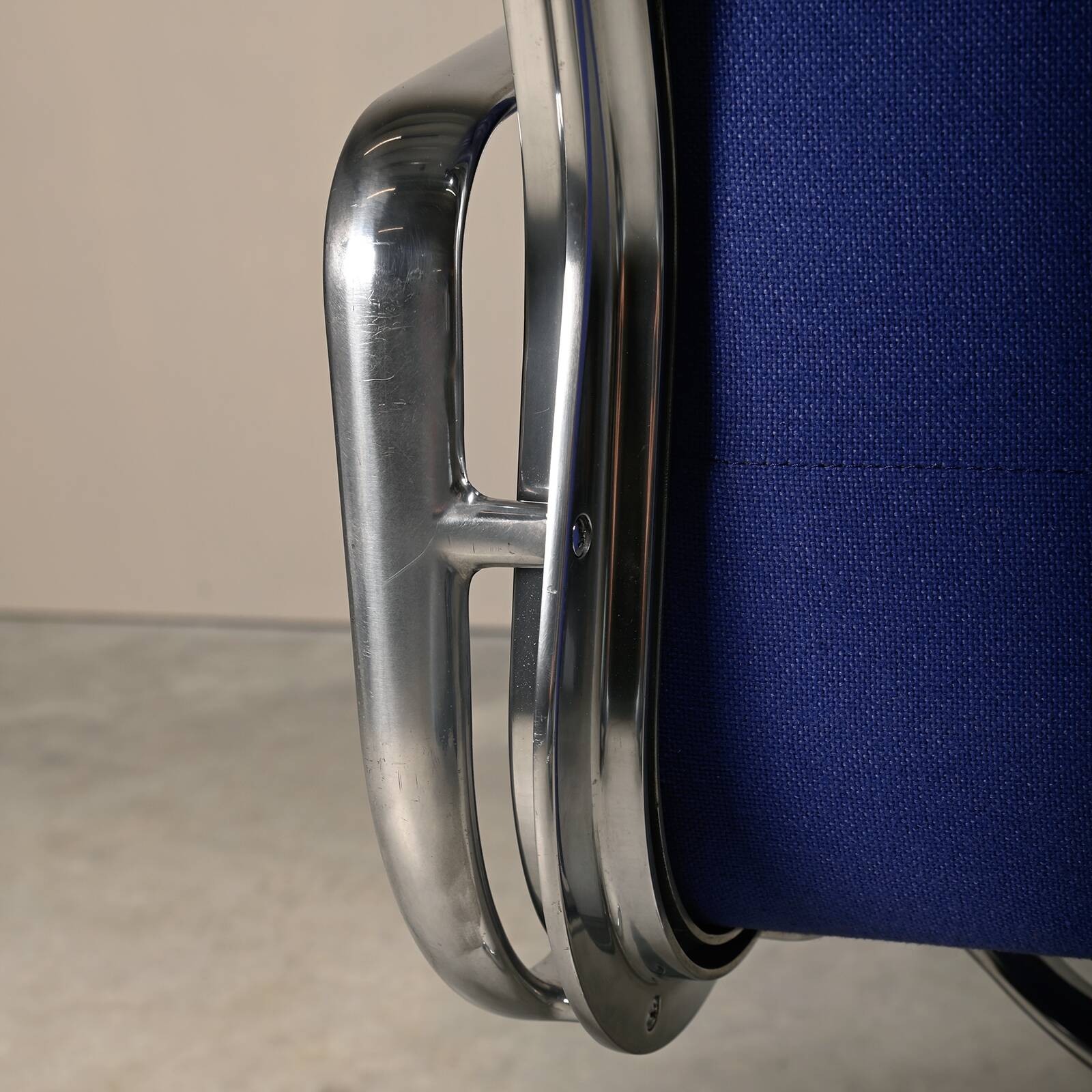 Charles & Ray Eames EA208 Chair in polished aluminum and Indigo blue leather