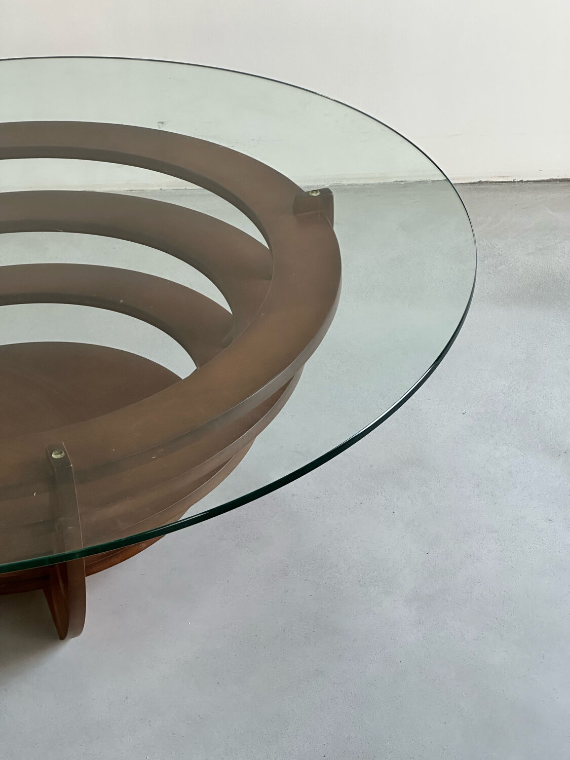 Designer coffee table, foot and circular top from the 60s