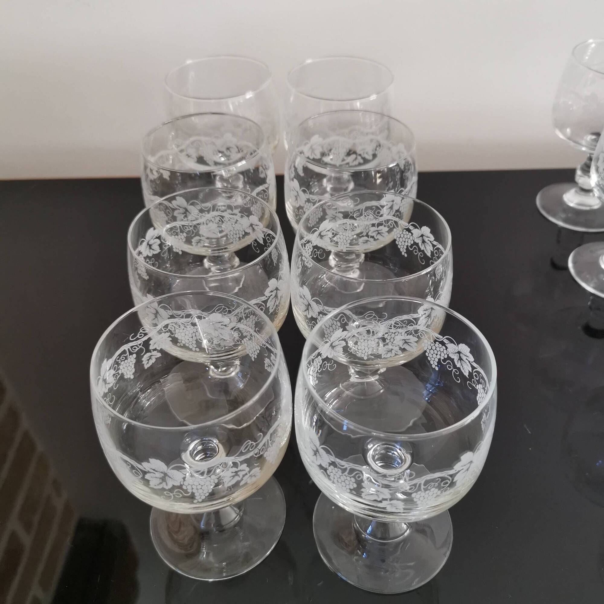 Set of 8 red wine glasses on crystal legs decorated with grapes and vine branches Luminarc