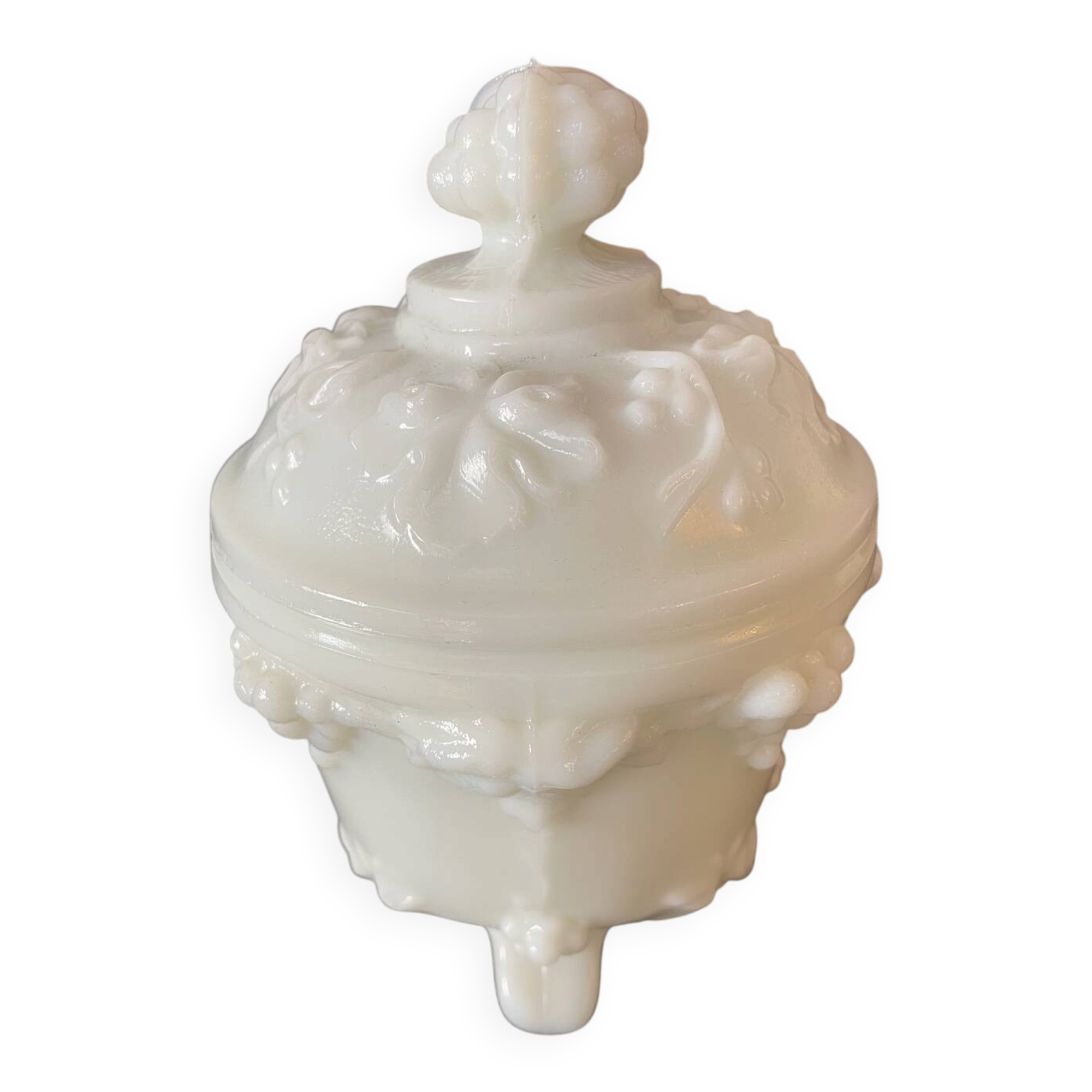 Bonbonnière or sugar bowl in white opaline portieux table art.