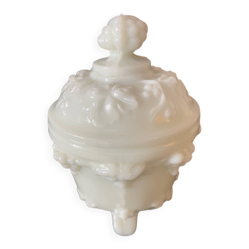 Bonbonniere ou sucrier en opaline blanche portieux art de la table