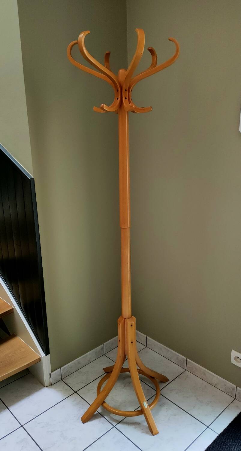 Baumann parrot coat rack