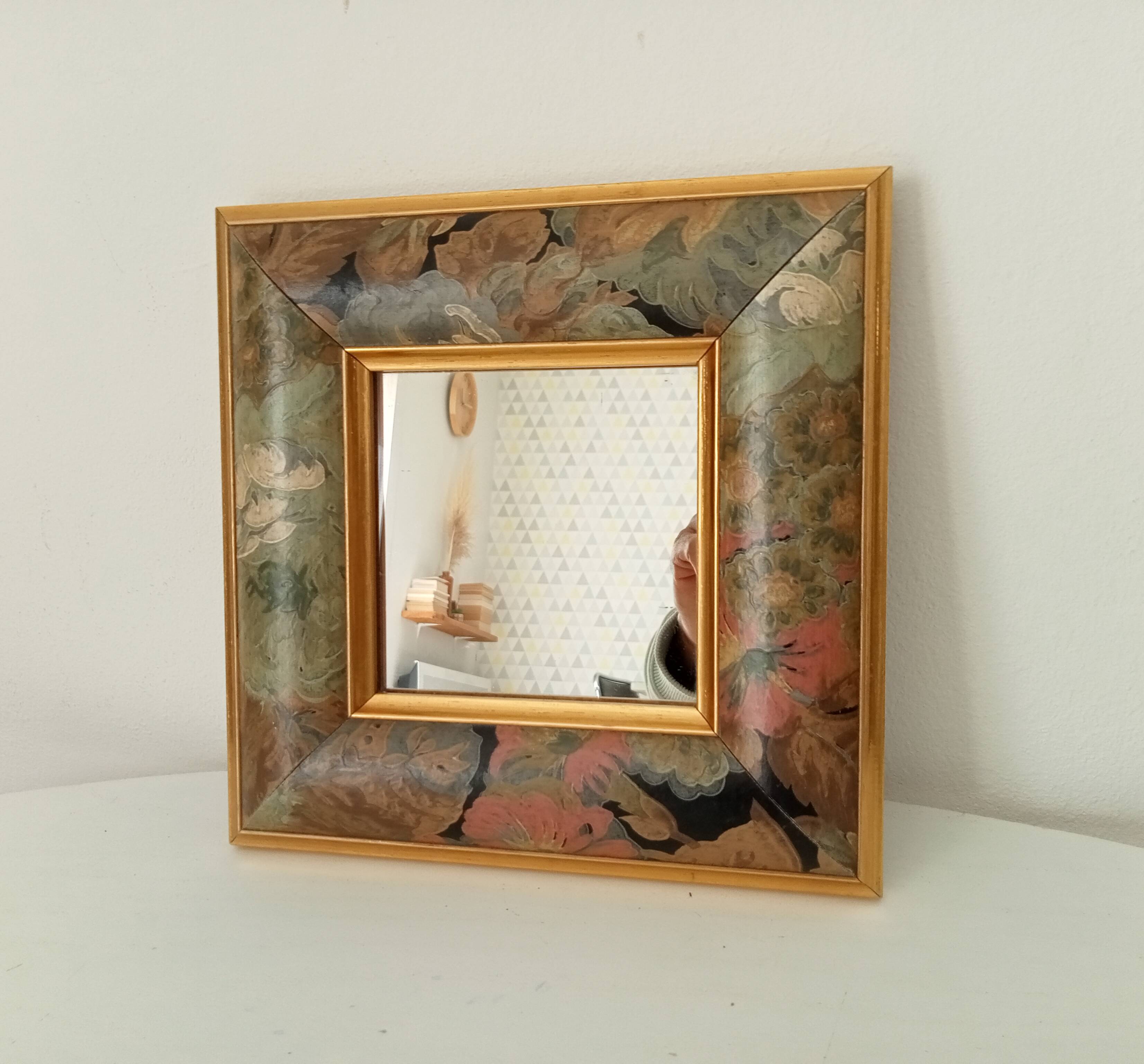Vintage wooden mirror with floral pattern from the 80s 20*20 cm