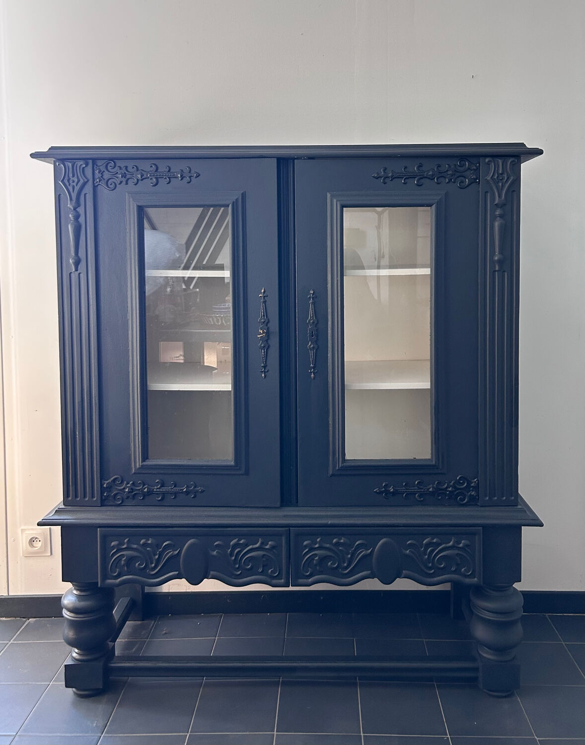 Colonial style display cabinet