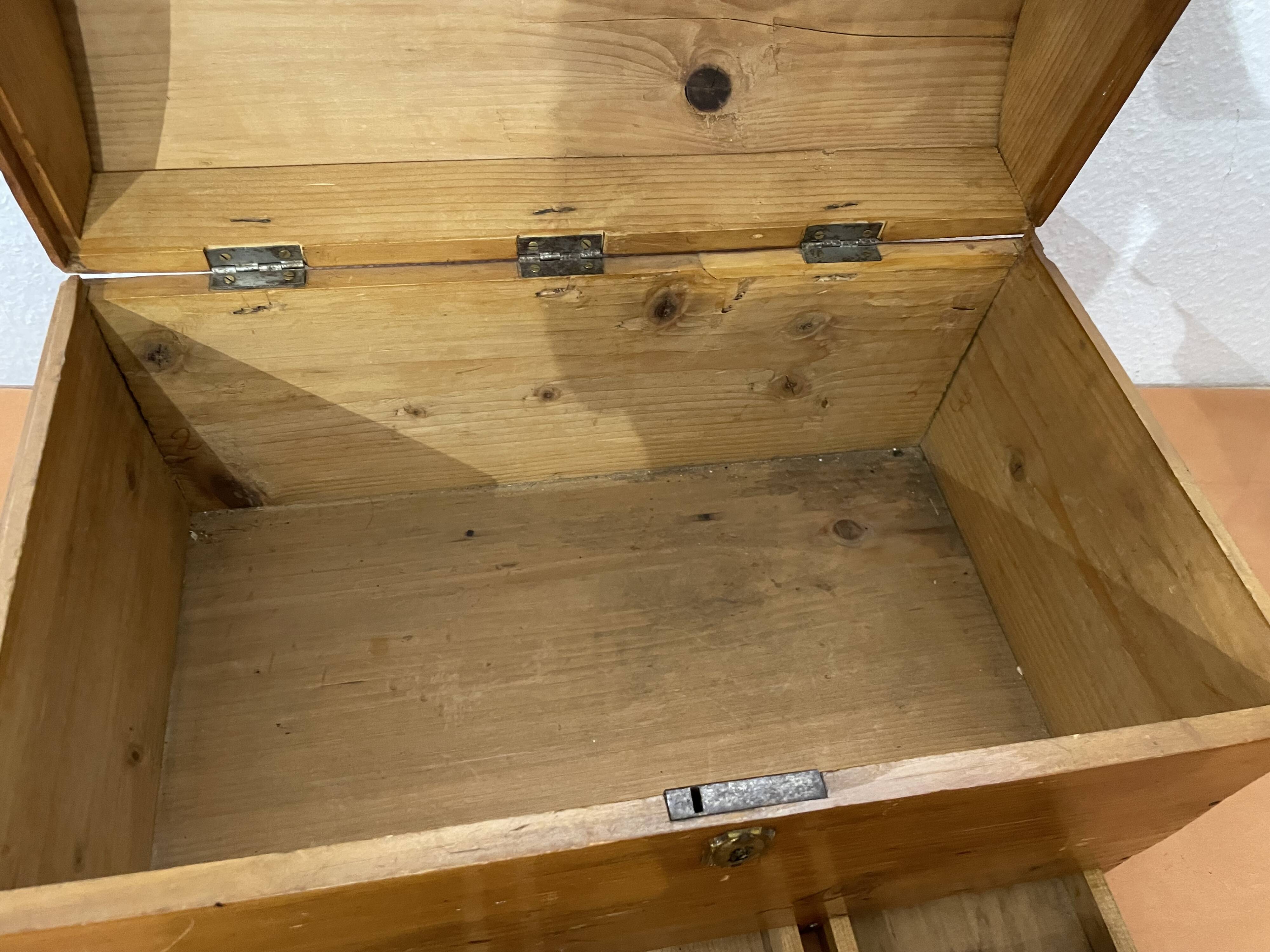 Old travel trunk, with 3 small drawers