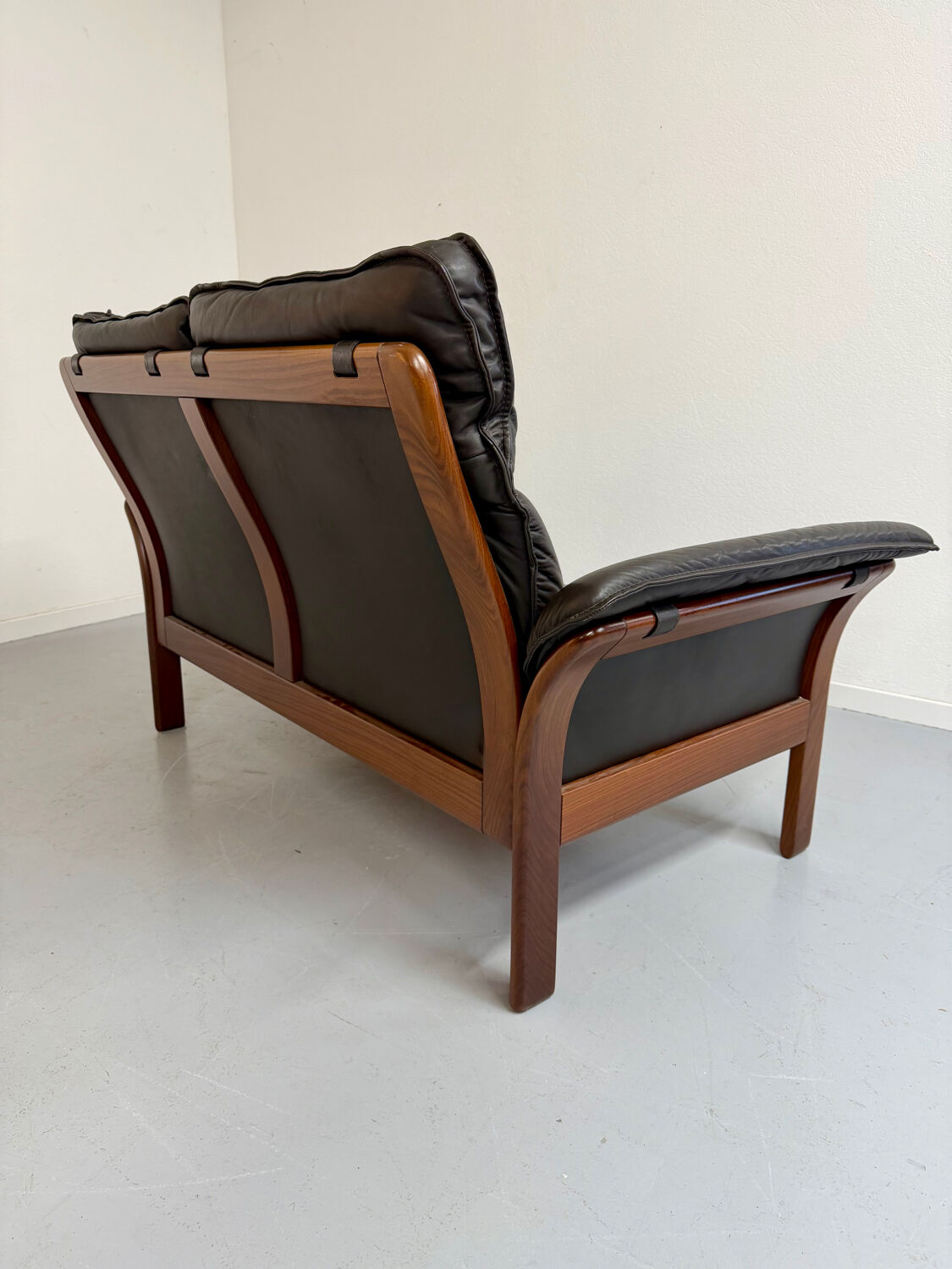 Vintage black leather Dreipunkt Scala design 2-seater sofa.