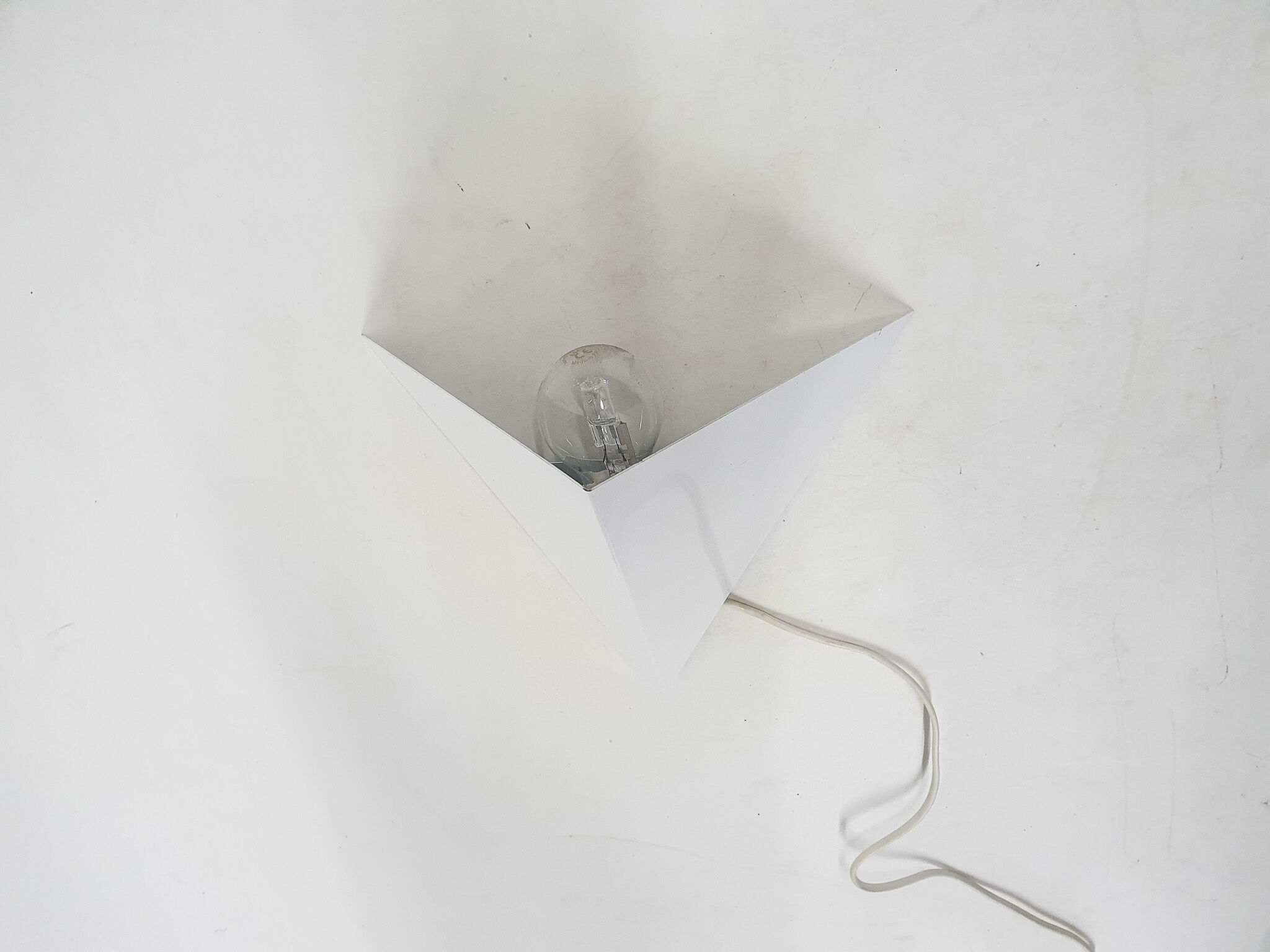 White metal wall light in good condition. By Anvia, The Netherlands.