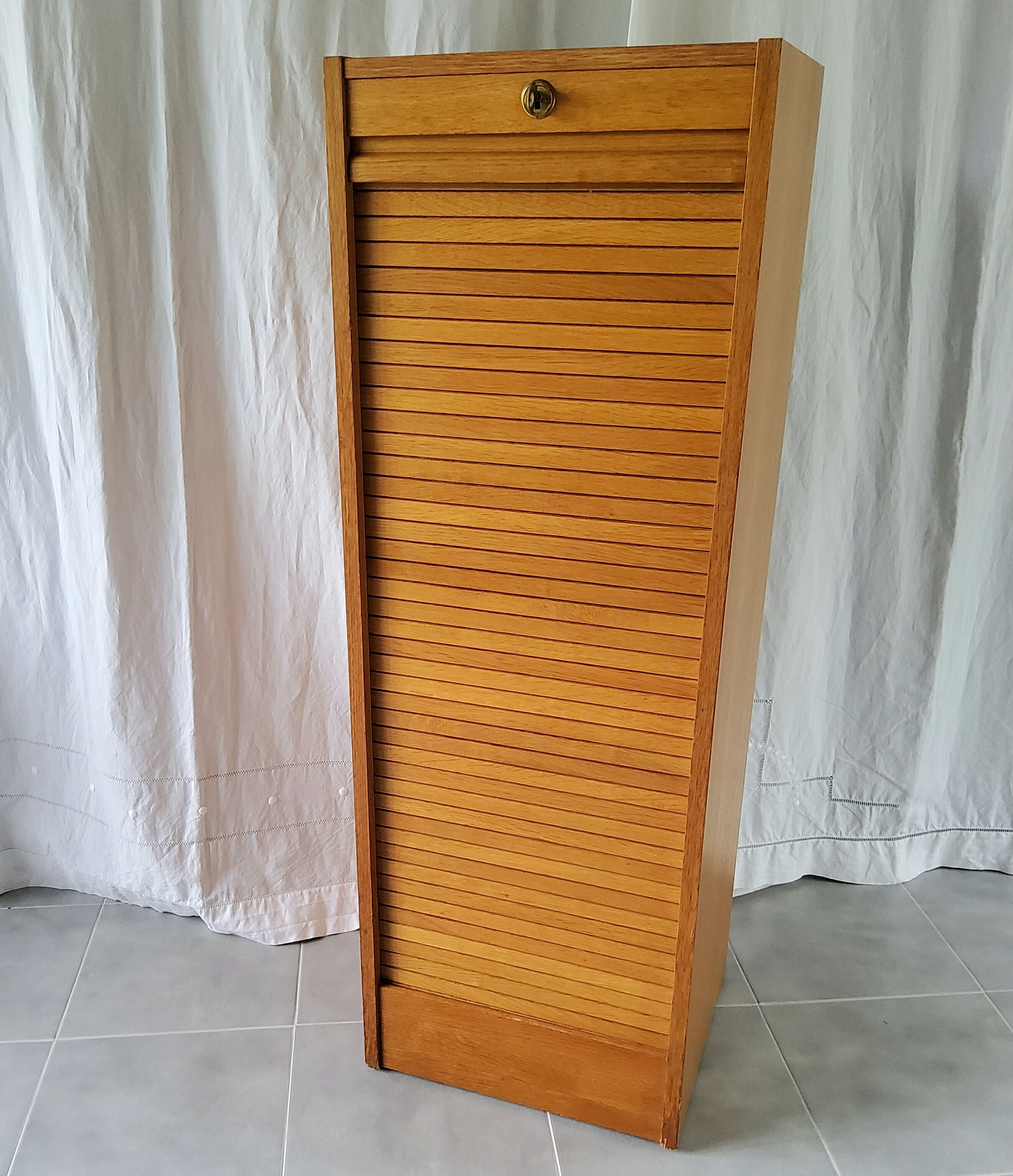 Wooden curtain binder