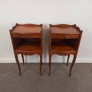 Paire de tables de chevet style Louis XV