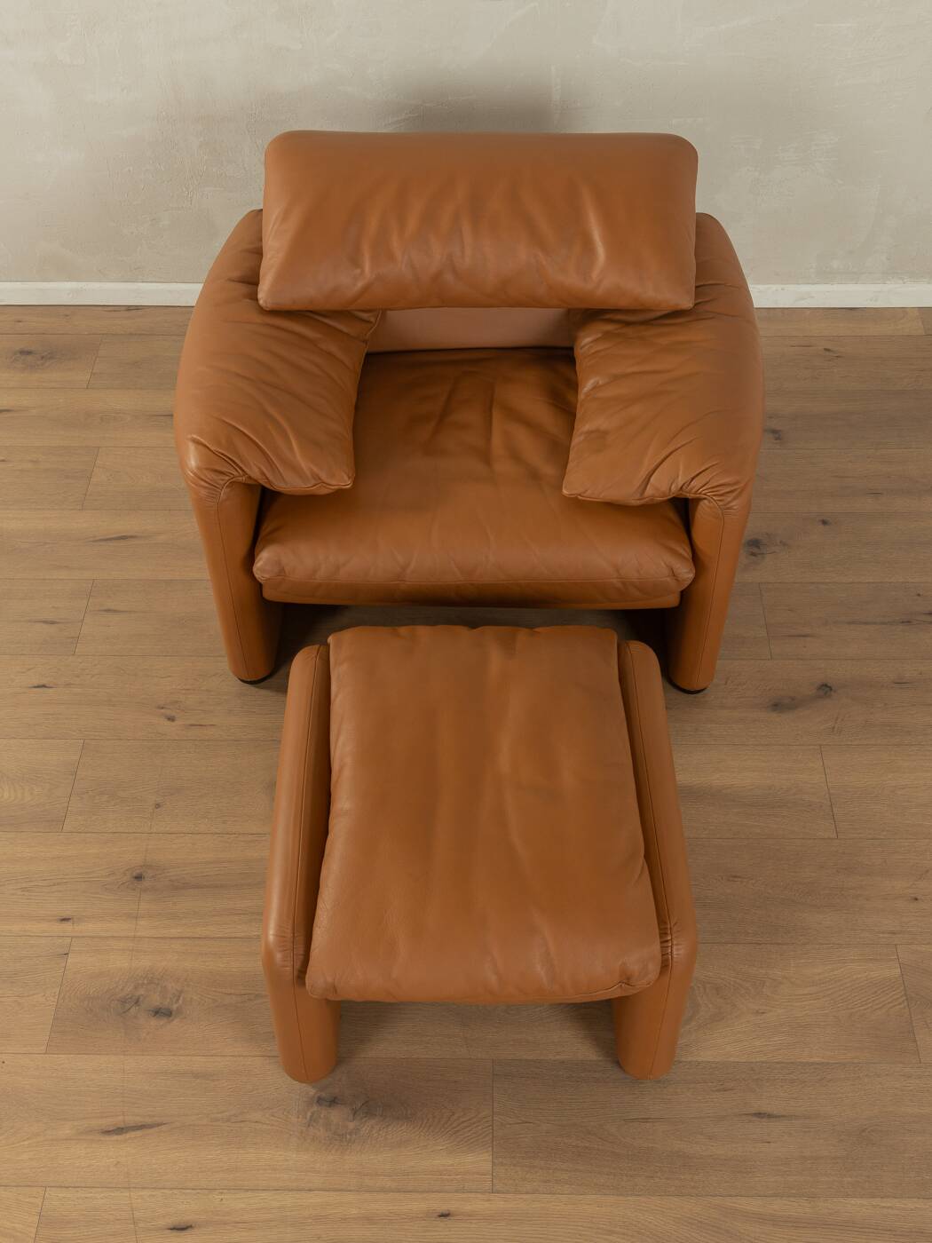675 Maralunga armchair with ottoman by Vico Magistretti for Cassina, 1970s, original cognac brown leather