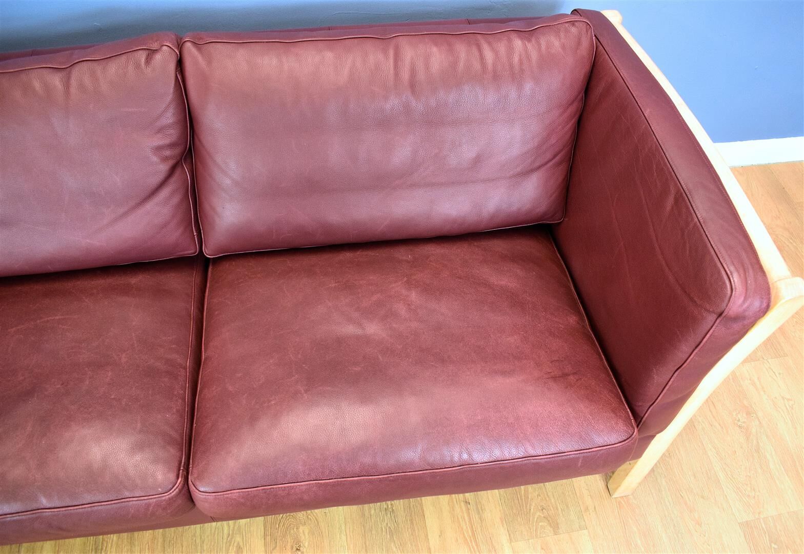 Mid century modern danish maroon leather & beech 2.5 seat sofa settee