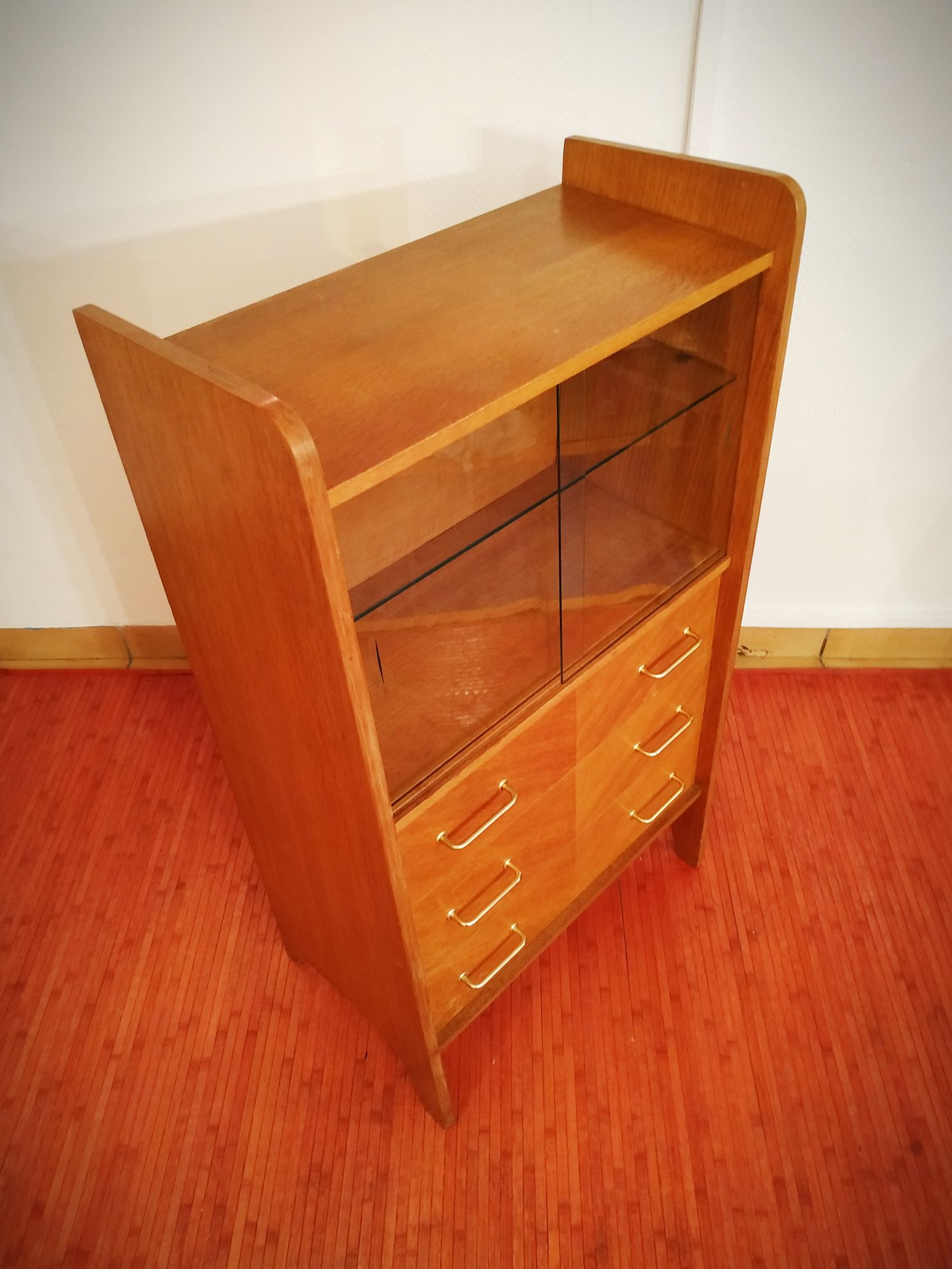 Vintage glass-fronted chest of drawers/bookshelf