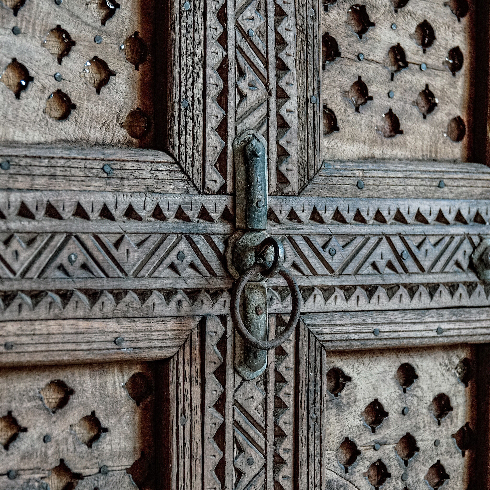 Old Indian furniture buffet damchiya