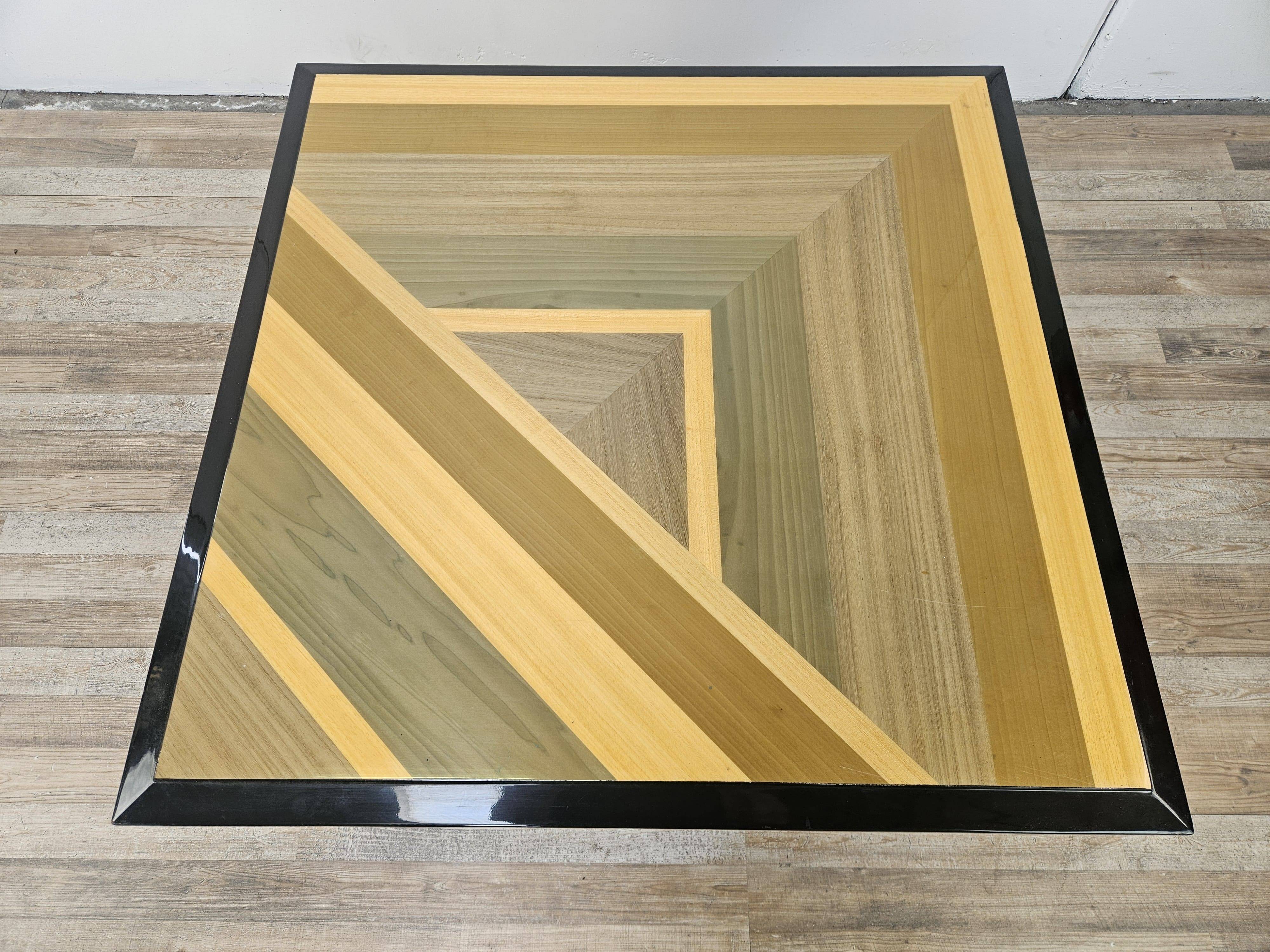 Table basse carrée des années 70 aux motifs géométriques