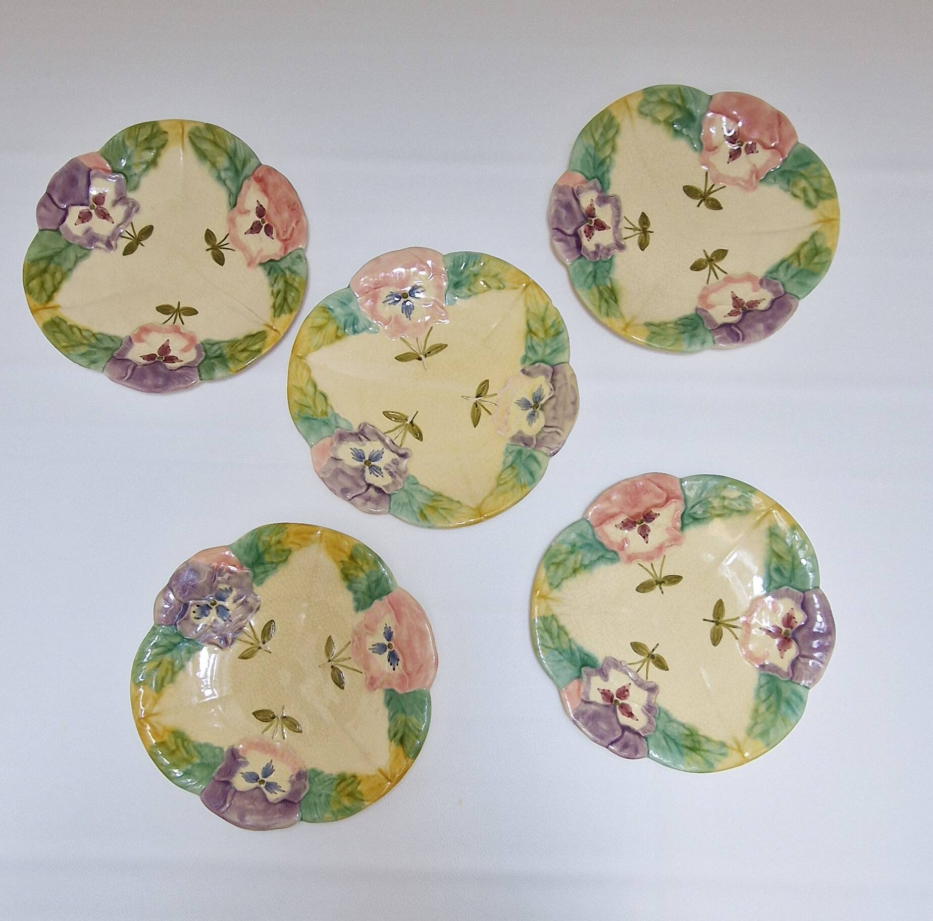 5 plates in hand-painted “faience d’art” slip