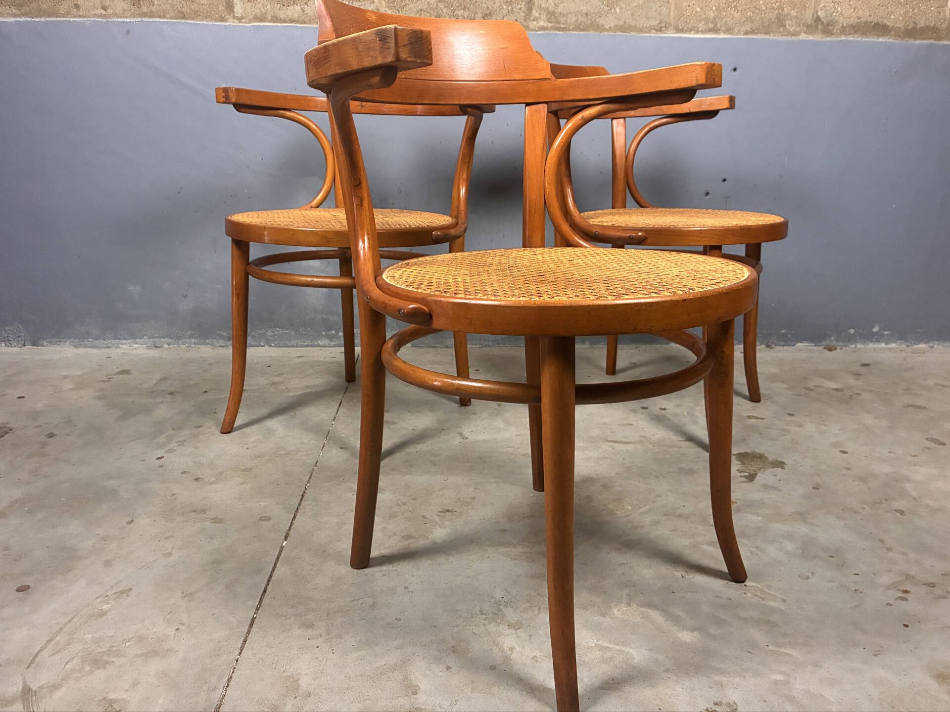 Chaises Thonet 233 Cosmos en cannage Ligna