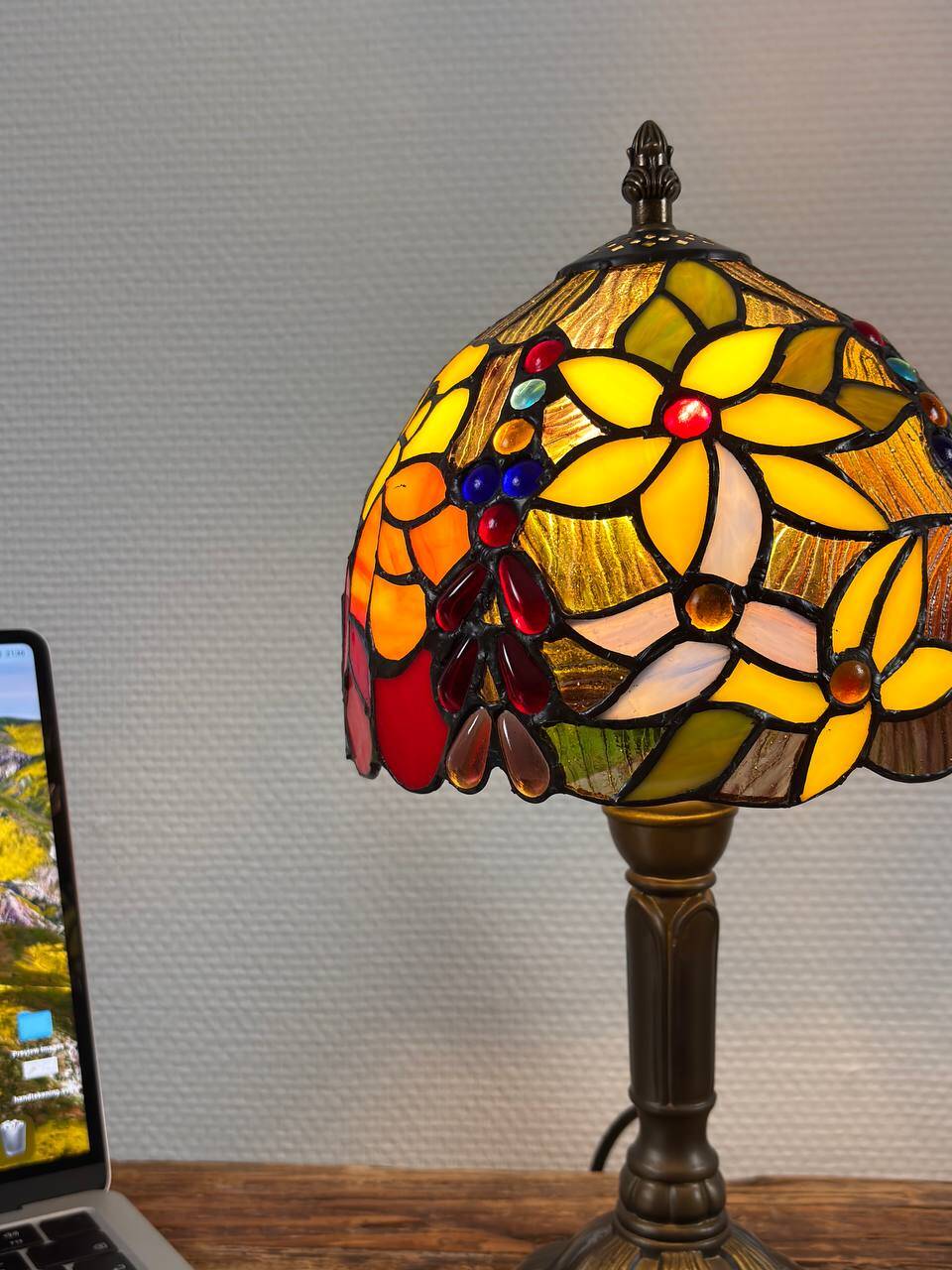 Table lamp - classic design in the style of tiffany