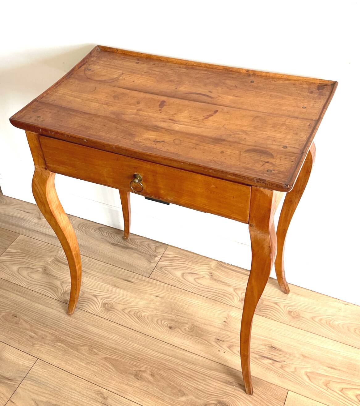 Small cabaret table in Louis XV style with a drawer.