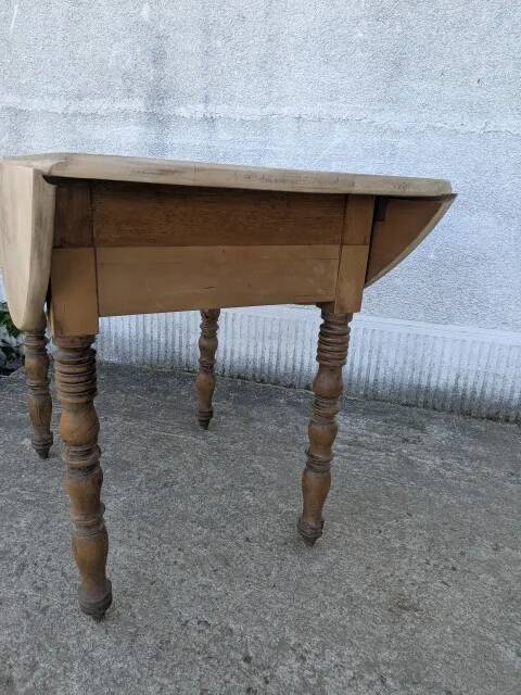 Table ronde rabattable