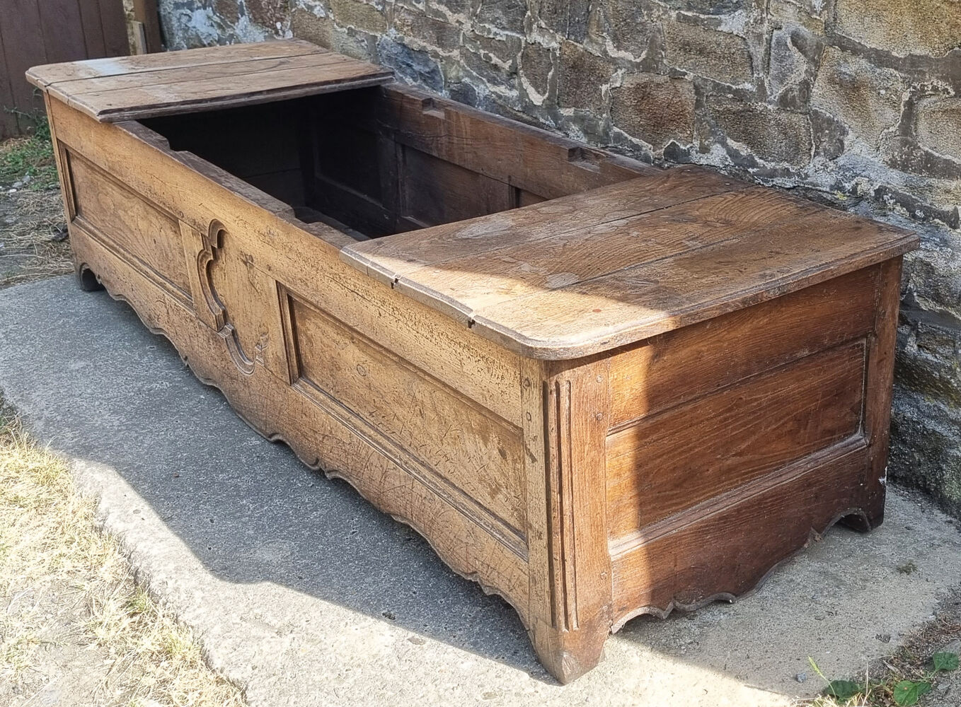 Closed bed chest bench Breton, solid oak pegged wood, nineteenth century