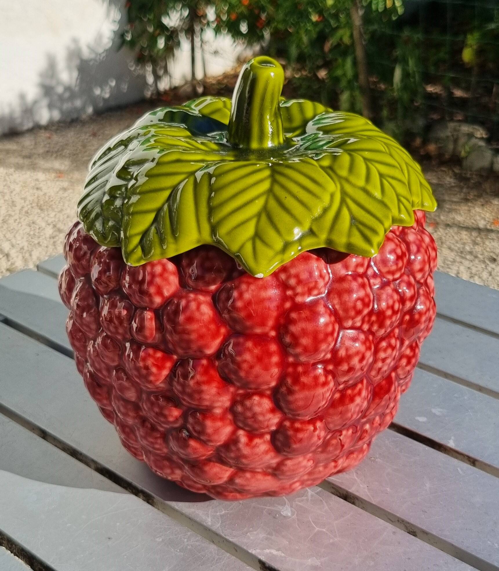 Raspberry slip pot