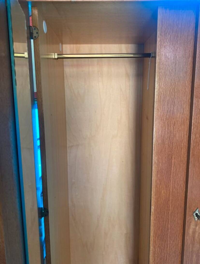 Armoire vintage