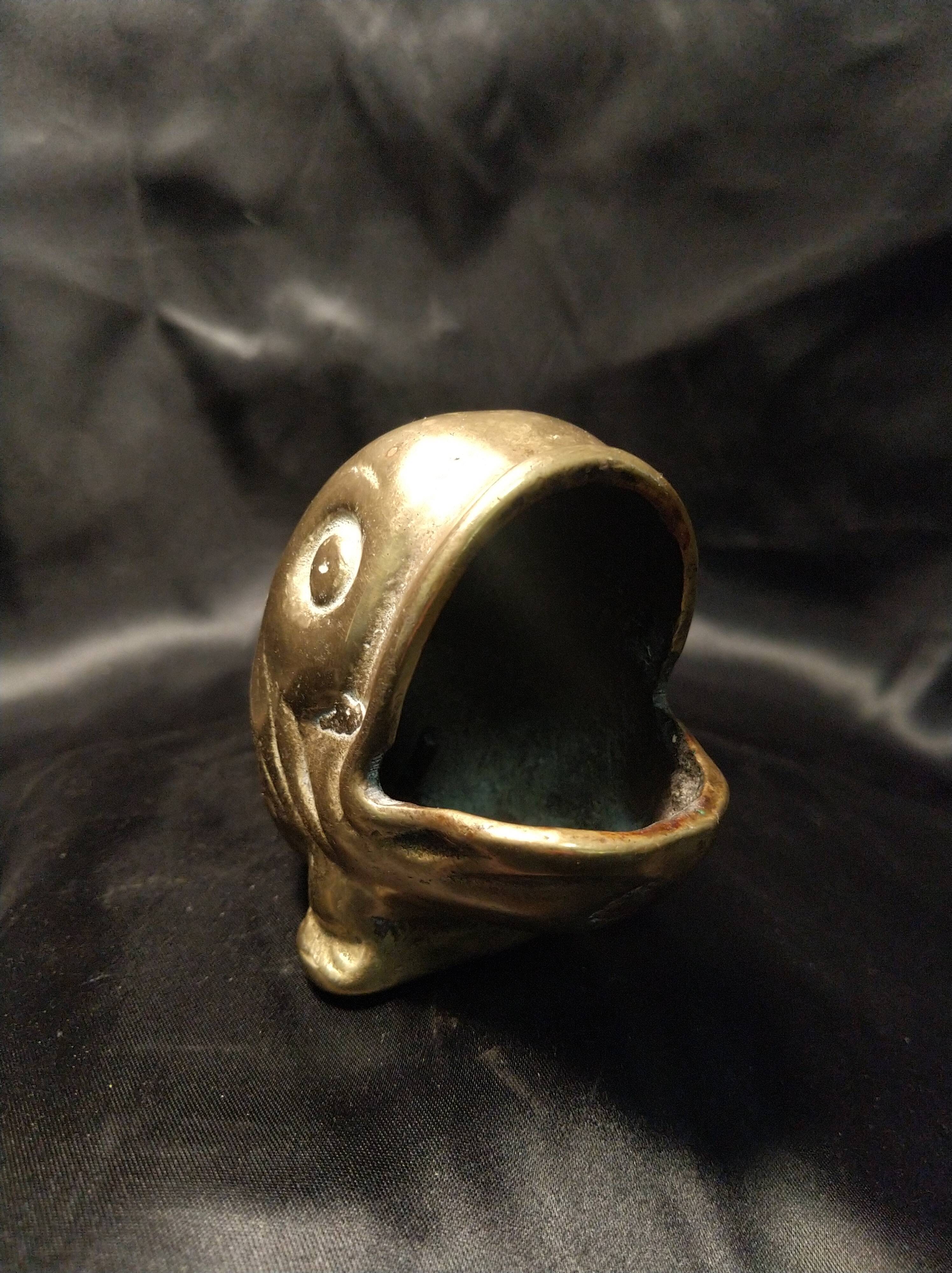 Empty pocket fish in gilded bronze