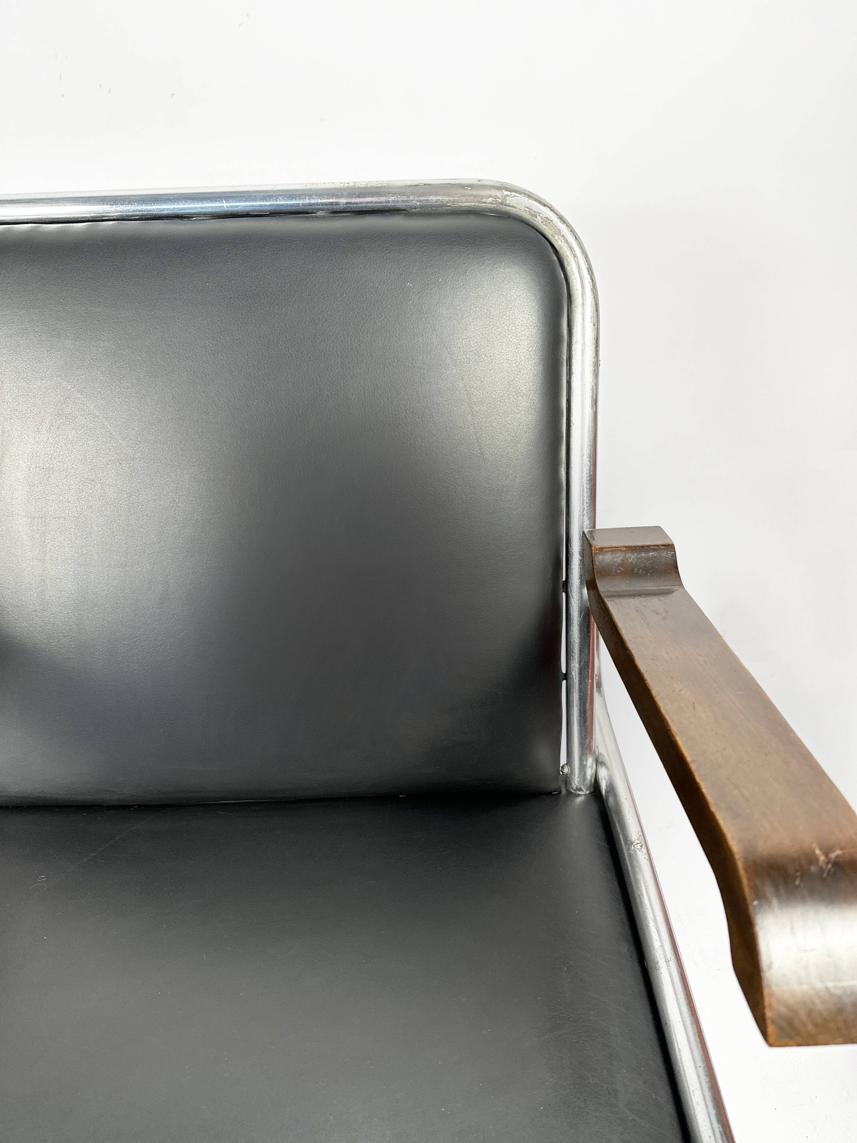 Pair of 1930s - 40s Bauhaus Cantilever Armchairs – Tubular Steel, Wooden Arms