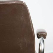 Chaise pivotante en cuir marron italien du milieu du siècle