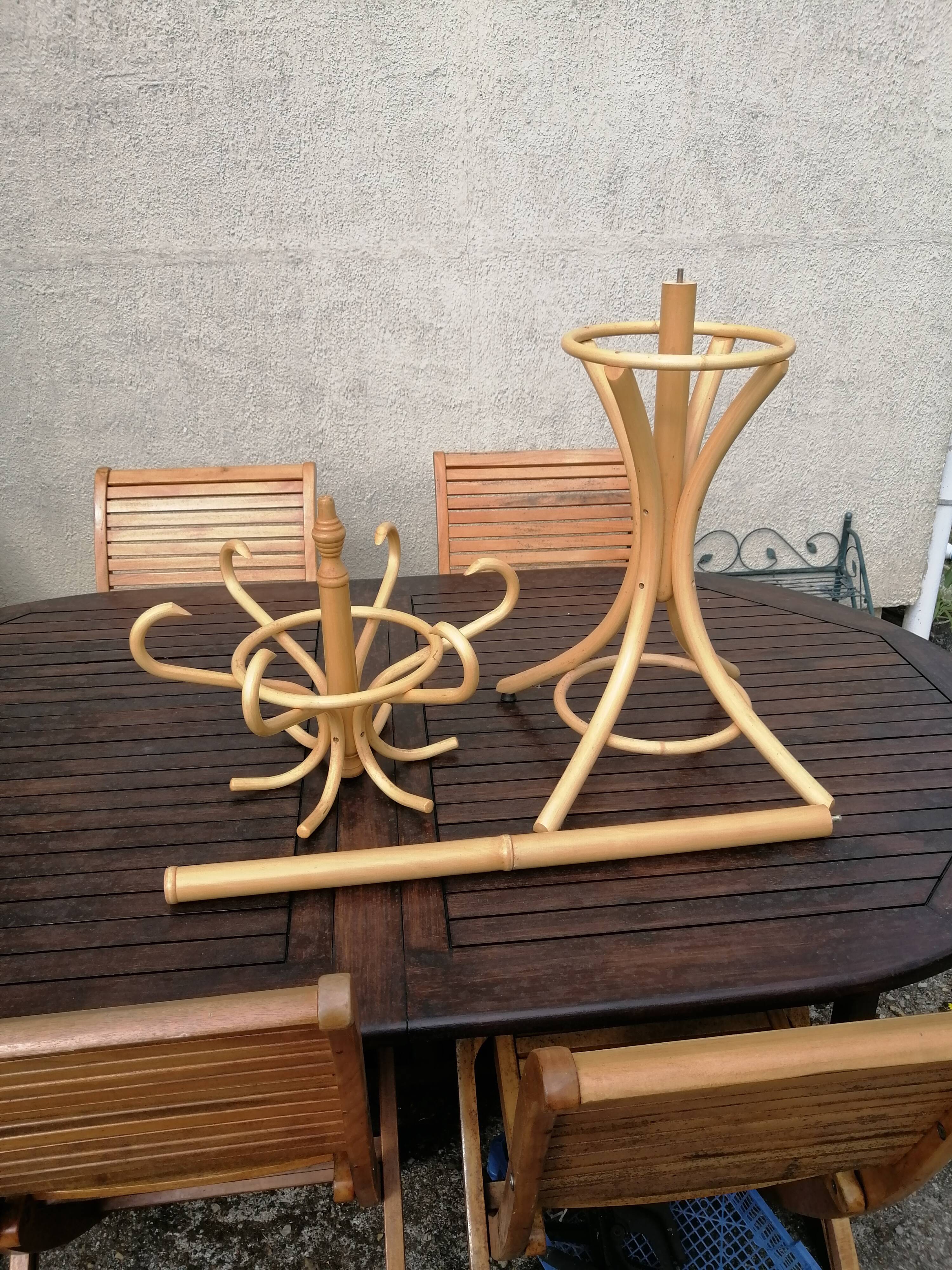 Coat rack on péroquet feet