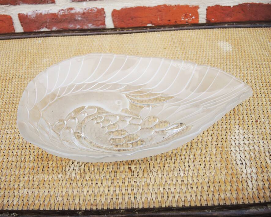 Ancienne coupe en verre décor cygne